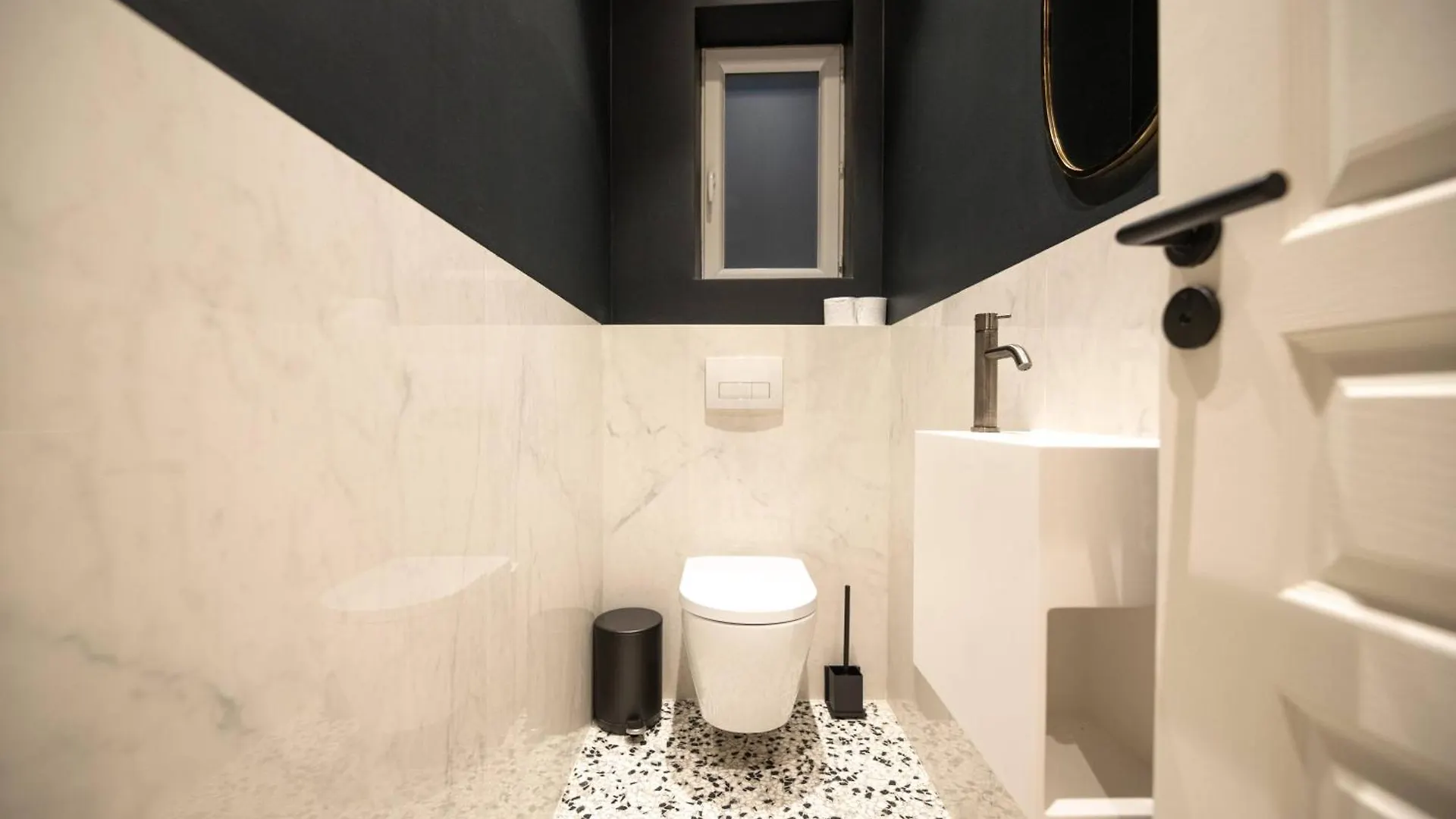 Mbm - Luxury Apartments Paris Center 0*,
